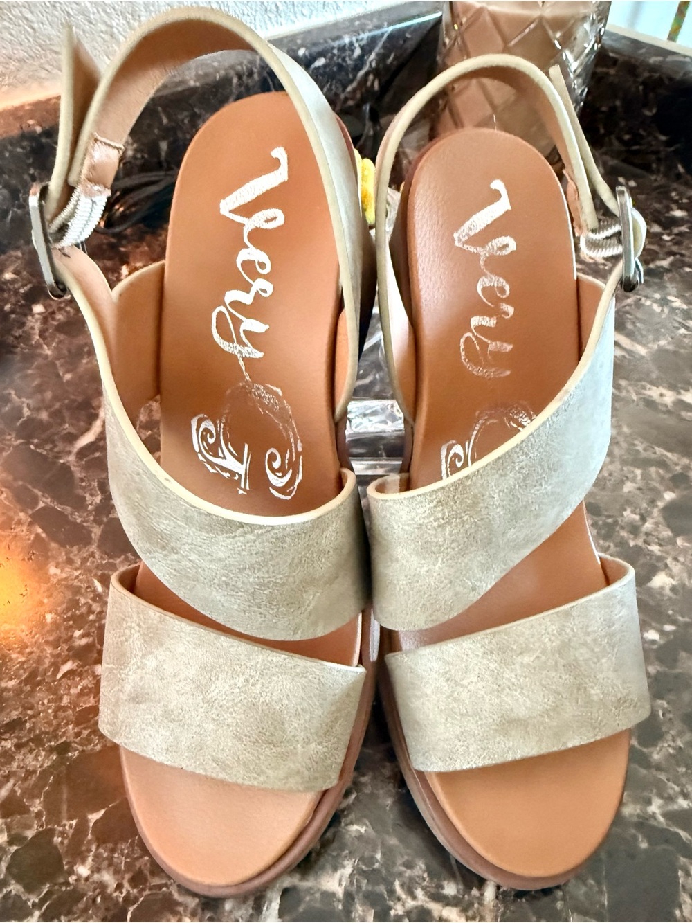 Very G Fiona Block Heel Sandals Size 9 New